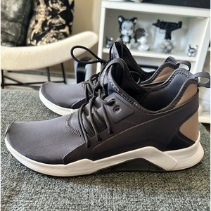 🩶🩶Reebok grey + gold sneakers🩶🩶